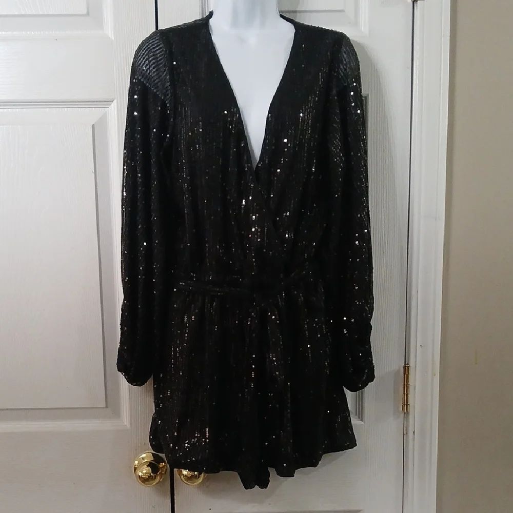 Vine & Love Black Sequin Long Sleeve Romper with sash Sz M NWOT